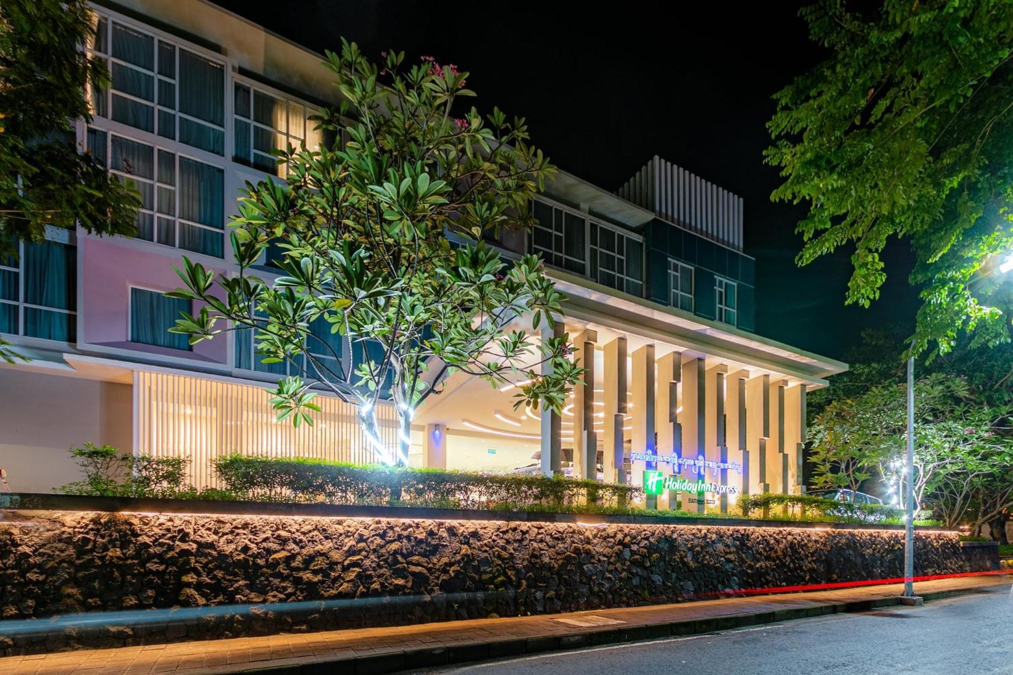 Holiday Inn Express Baruna, An Ihg Hotel Kuta  Exterior photo